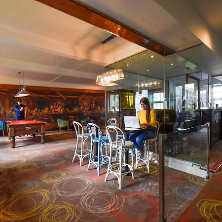 Kinlay Hostel Eyre Square Голвей Екстер'єр фото