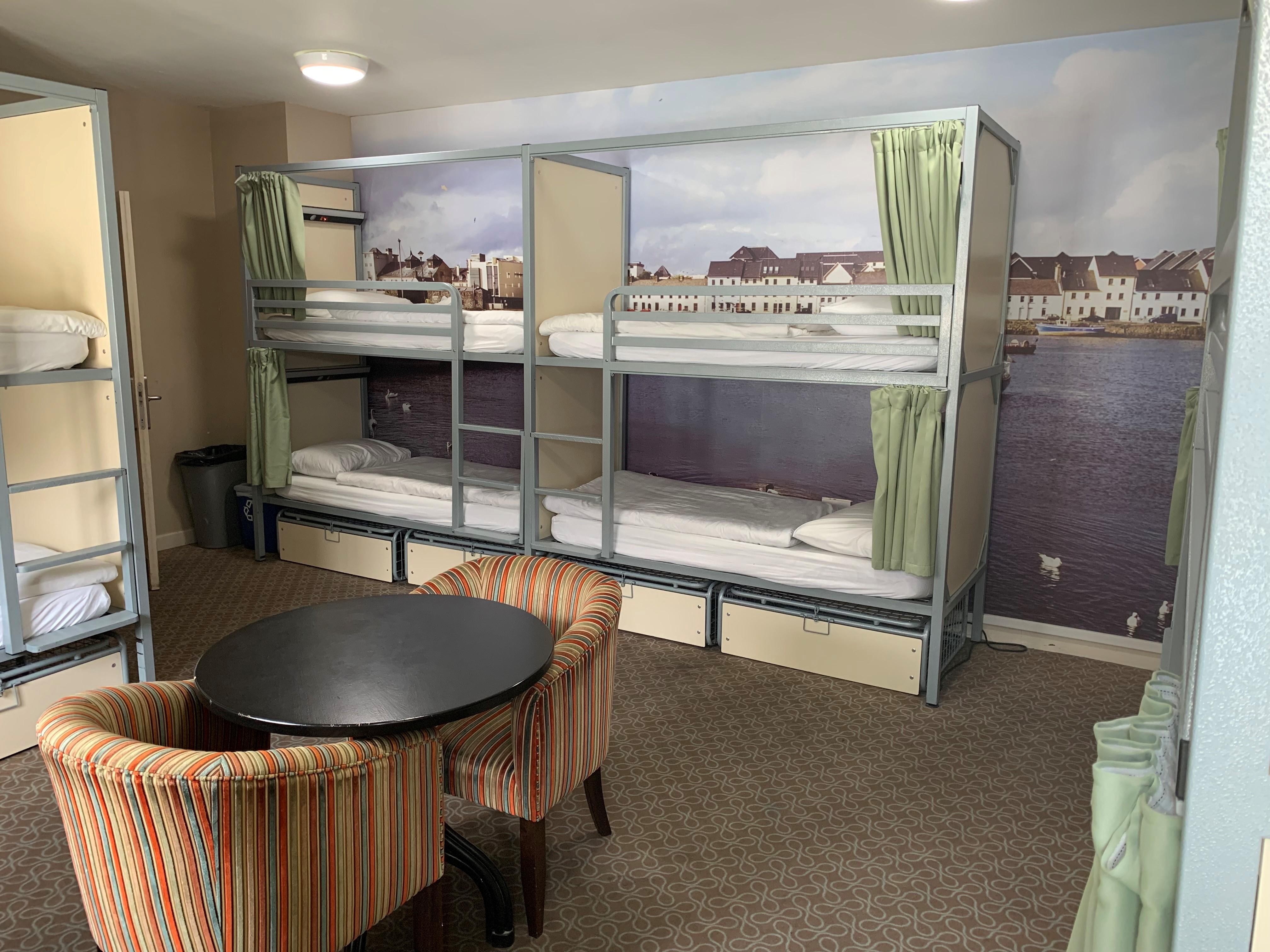 Kinlay Hostel Eyre Square Голвей Екстер'єр фото