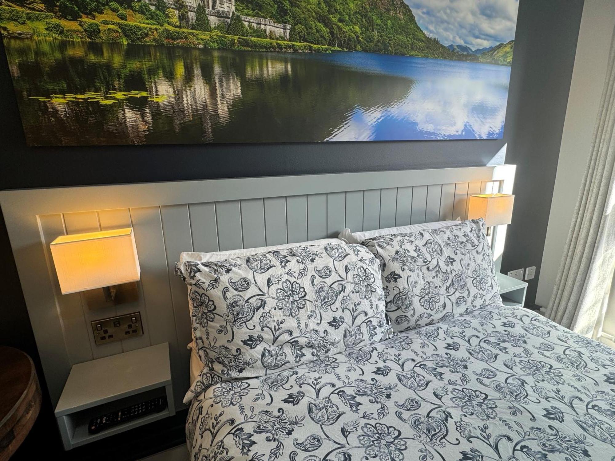 Kinlay Hostel Eyre Square Голвей Екстер'єр фото