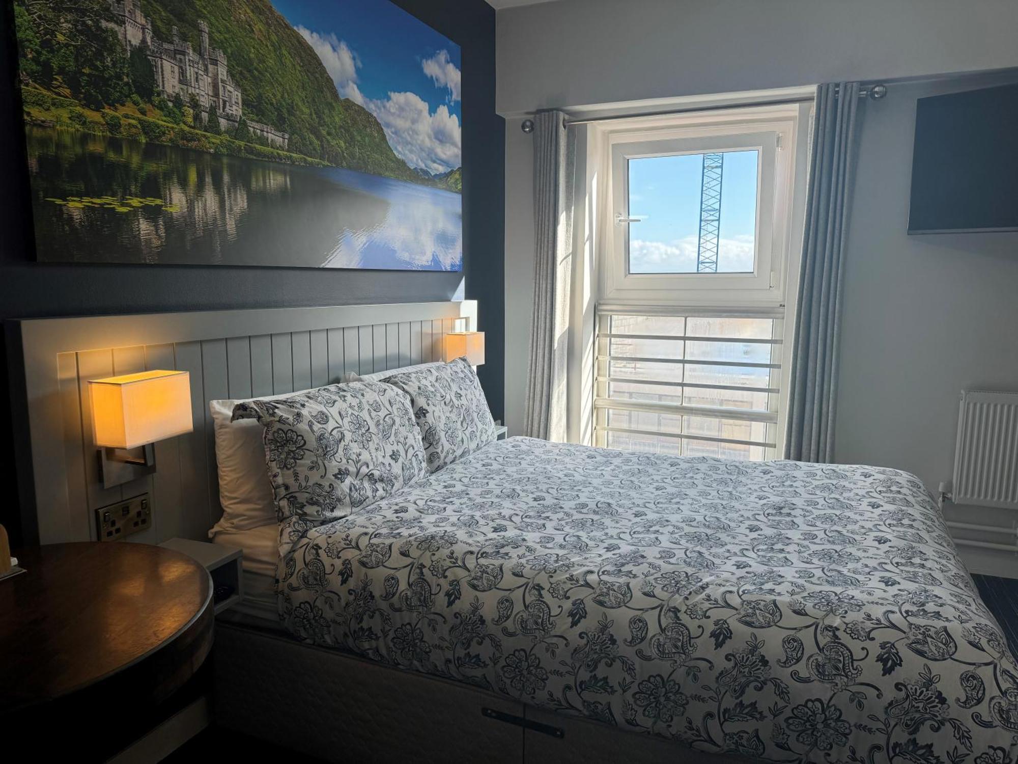 Kinlay Hostel Eyre Square Голвей Екстер'єр фото