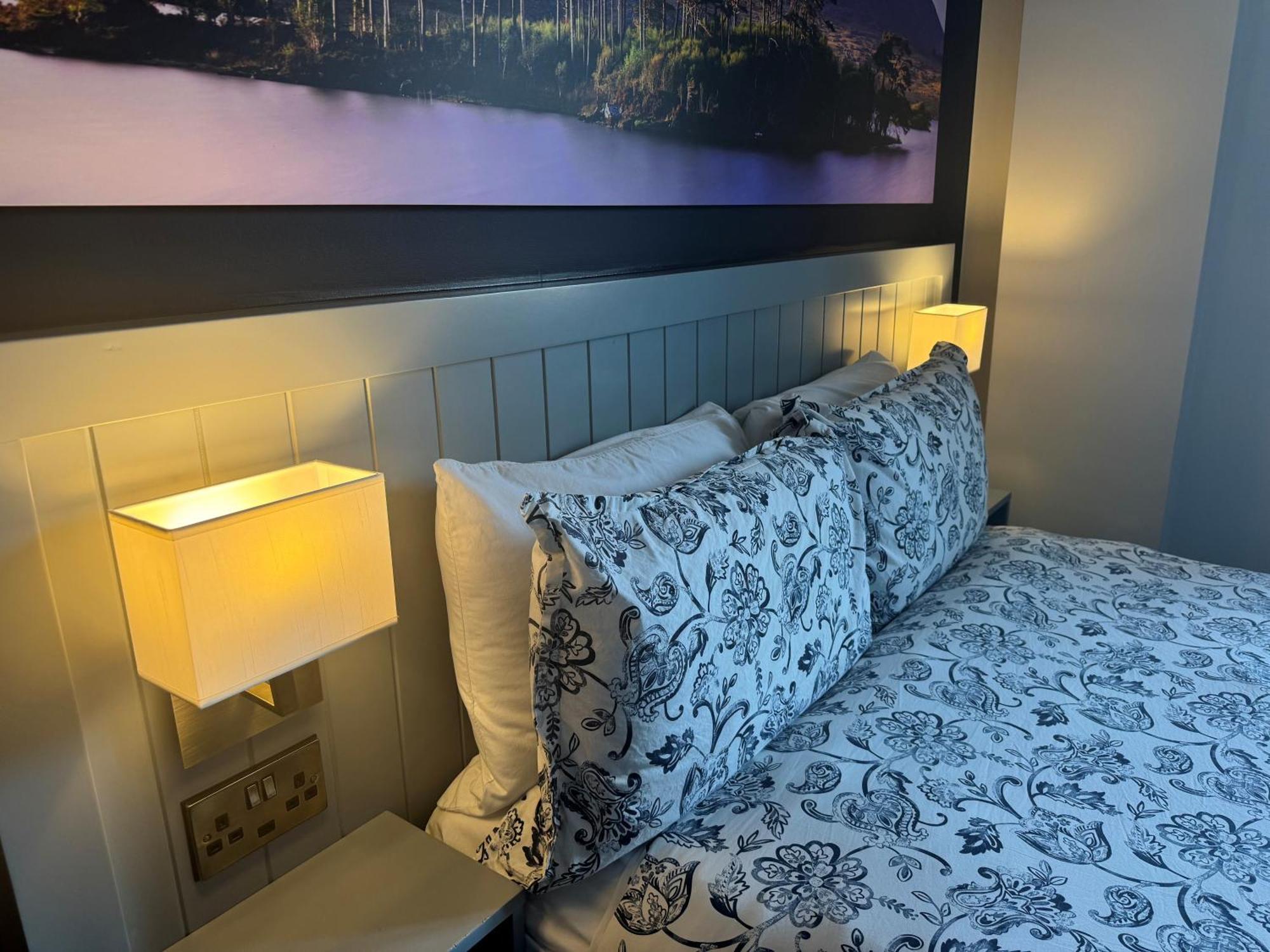 Kinlay Hostel Eyre Square Голвей Екстер'єр фото