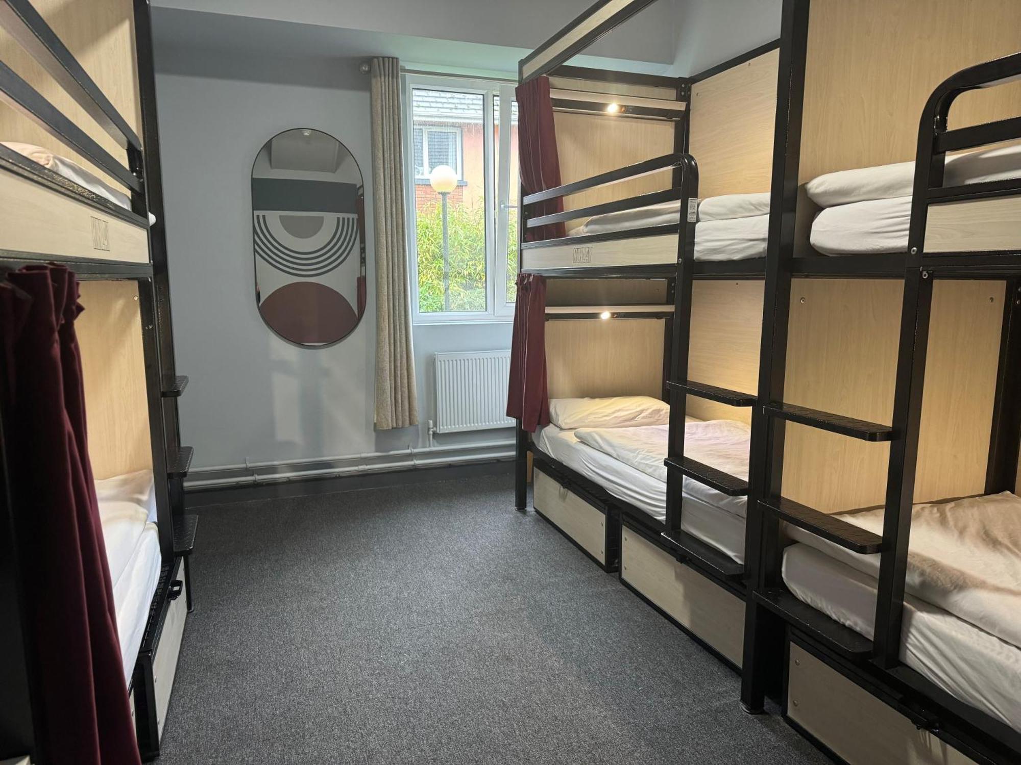 Kinlay Hostel Eyre Square Голвей Екстер'єр фото