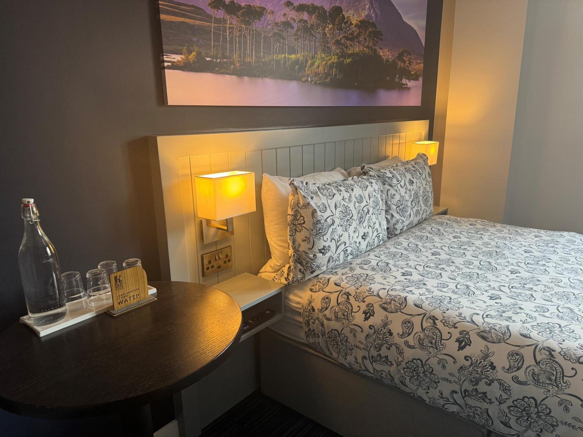 Kinlay Hostel Eyre Square Голвей Екстер'єр фото