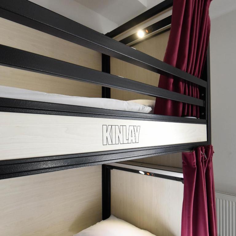 Kinlay Hostel Eyre Square Голвей Екстер'єр фото
