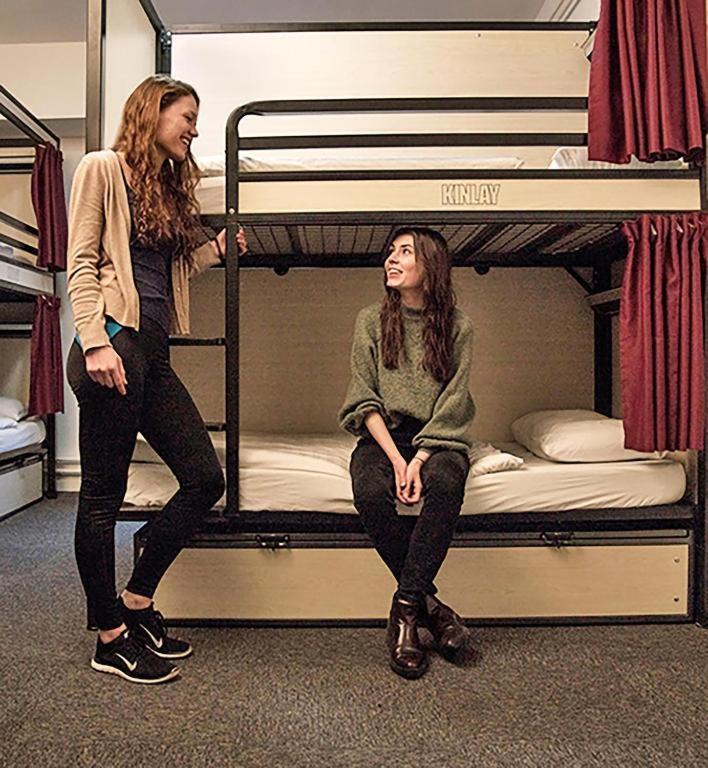 Kinlay Hostel Eyre Square Голвей Екстер'єр фото