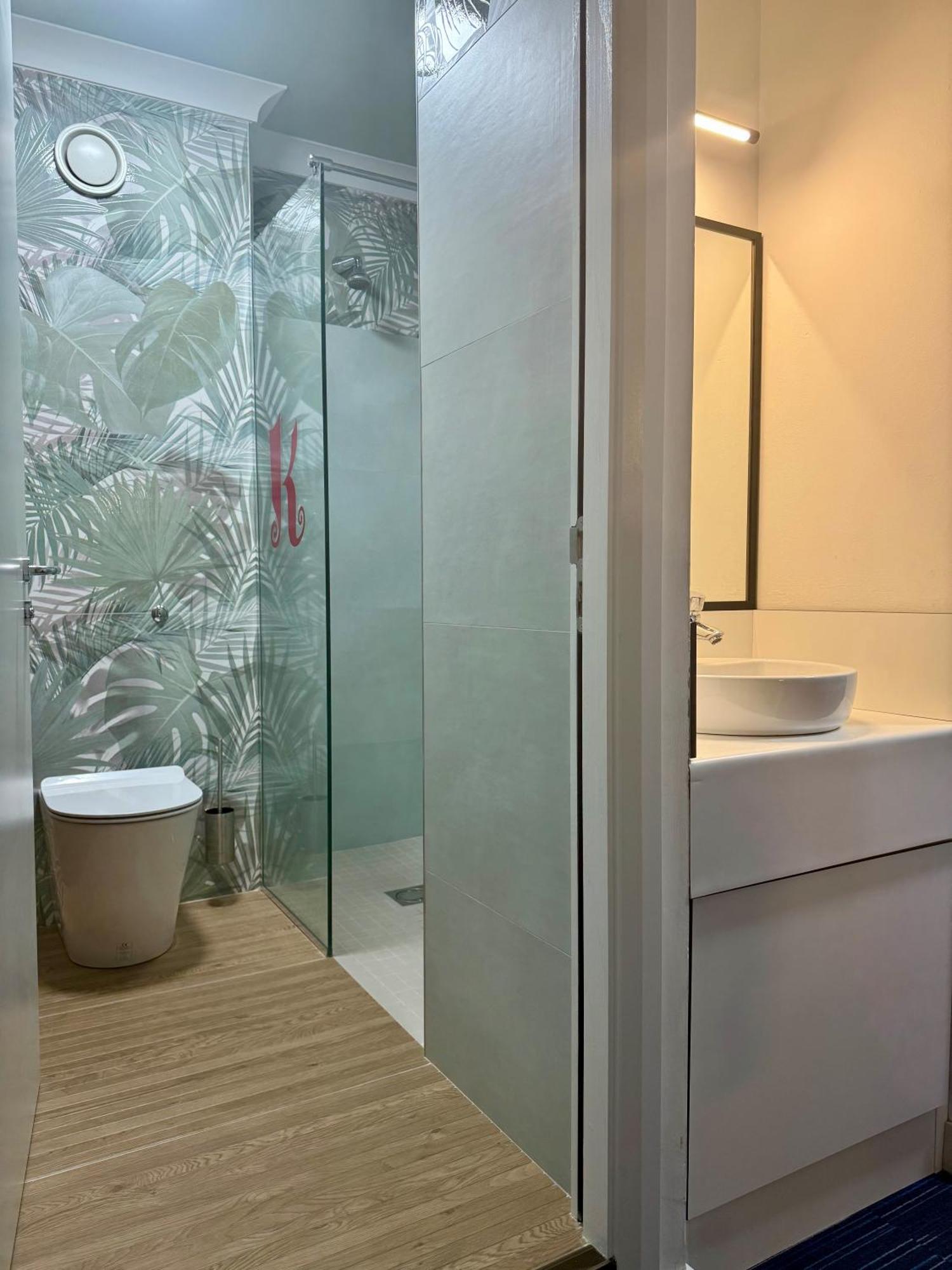 Kinlay Hostel Eyre Square Голвей Екстер'єр фото